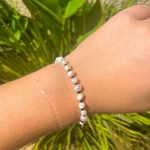 White pearl and black beaded bracelet
